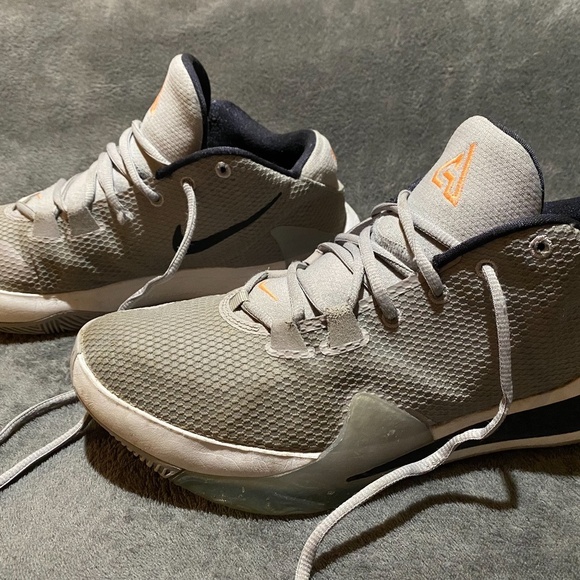 Men's Nike Zoom Freak 1 Atmosphere Grey Basketball Shoes - Picture 2 of 5